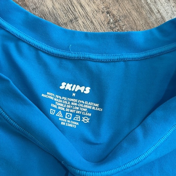 SKIMS fits everybody crop top medium - Picture 4 of 5
